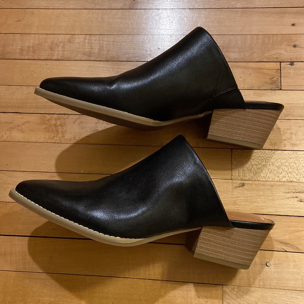 Never worn black heeled shoes